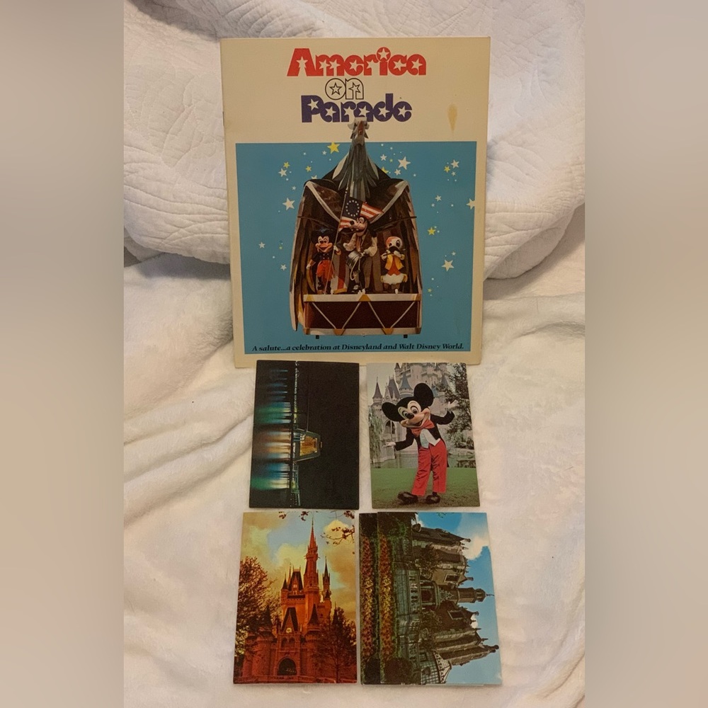 America On Parade Salute To Disneyland And Disney World 1975 w/ Postcards Mickey